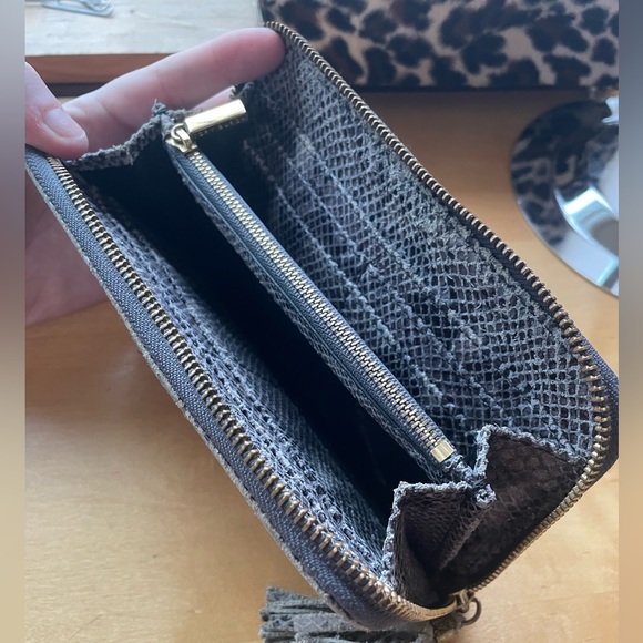 Tory Burch Thea Snakeskin Wallet - Picture 8 of 17